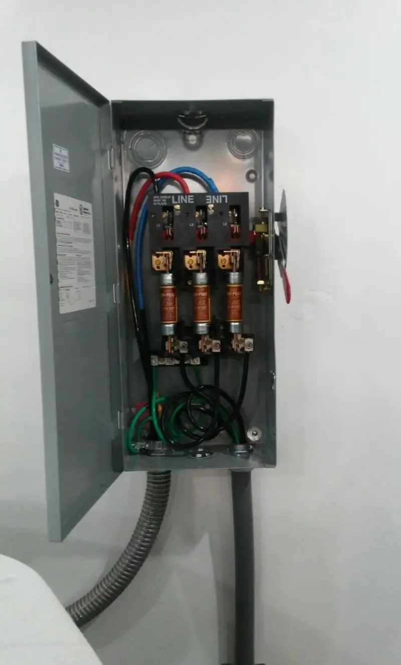Three-phase disconnect switch installed for Smoke Detector Installation in Callender